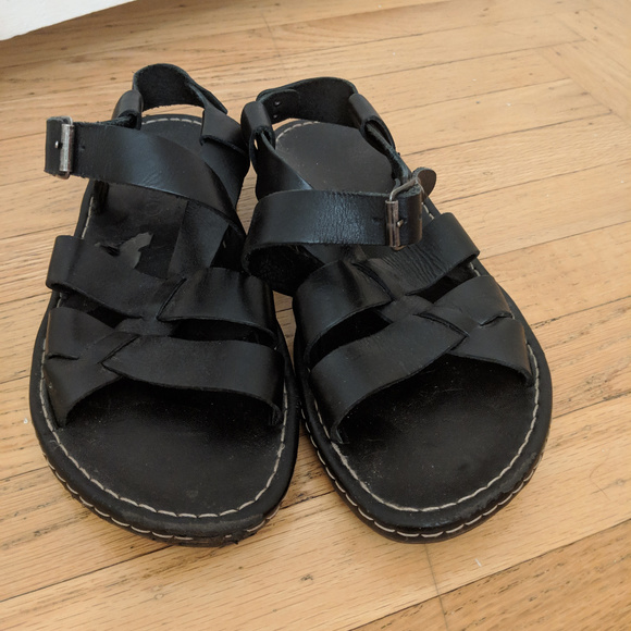 mens black fisherman sandals